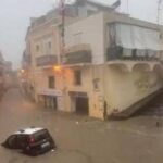 Maltempo da nord a sud: a Monza salvate mamma e figlia intrappolate in casa. Nubifragio su Ischia, evacuata una scuola