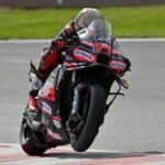 MotoGp, Bezzecchi vince la Sprint a Misano. Cade Marquez, lontano Bagnaia