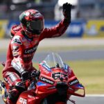 MotoGp, il ritorno di Bagnaia: Pecco vince la Sprint in Giappone, secondo Marquez