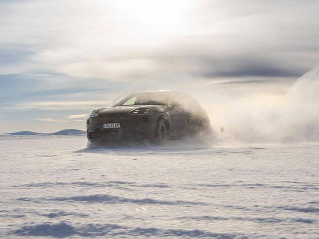 Porsche Cayenne Electric: tra sviluppo virtuale e collaudi reali