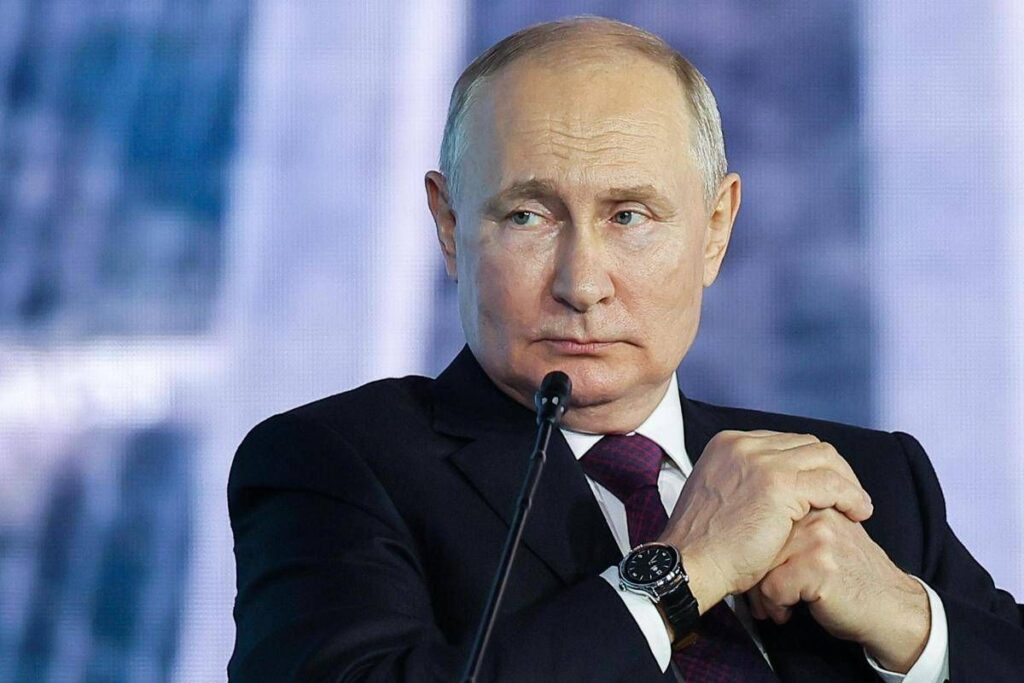 Putin, compleanno di guerra: “Russia avanti tutta, Ucraina spalle al muro”