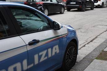 Roma, auto Polizia urta bimba: stava intervenendo per una rissa