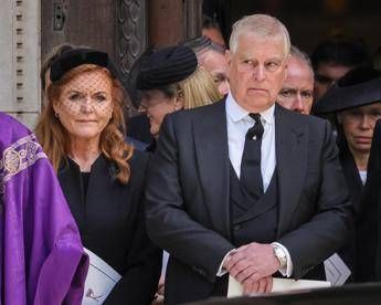 Sarah Ferguson e quelle mail a Epstein: “Mio amico supremo, perdonami”