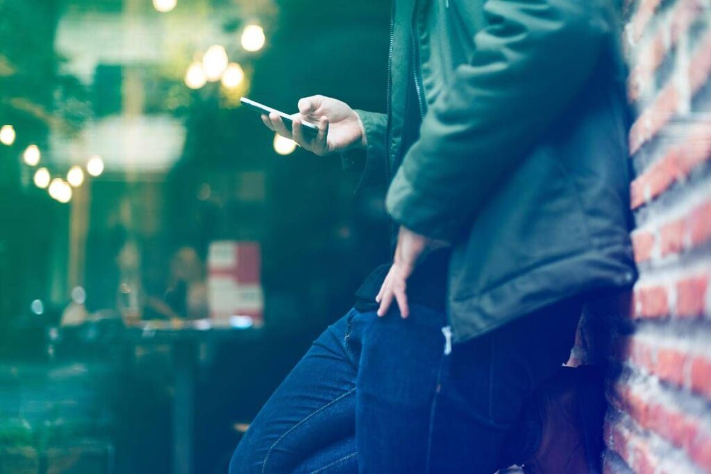 Sesso, un italiano su 3 tradisce. Più di uno su 10 ha conosciuto il partner su una App