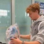 Sinner arriva in Cina, ad accoglierlo c’è… un cuscino