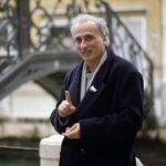 Stefano Benni, oggi la camera ardente: da Pennac a Feltrinelli chi c’era per lo scrittore