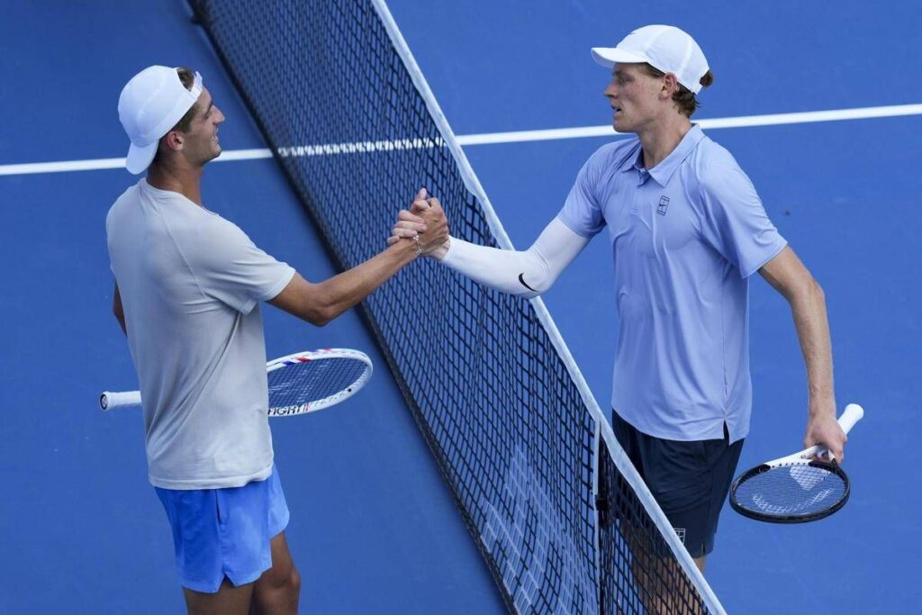 Terence Atmane, chi è avversario di Sinner che gli regalò una carta dei Pokemon