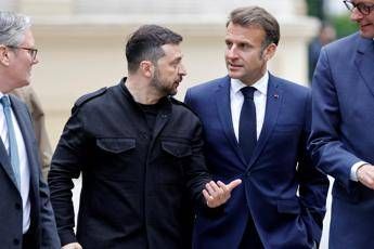 Ucraina, Trump: “Molto deluso da Putin”. Zelensky oggi da Macron