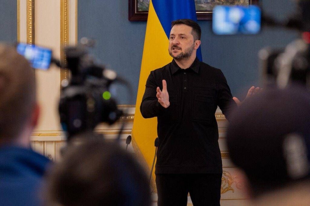 Ucraina, raid russi su Kiev nella notte. Zelensky: “Italia potrebbe essere la prossima”