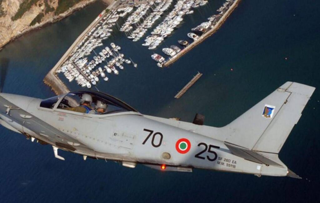 Aereo biposto dell’Aeronautica militare precipitato a Sabaudia, due dispersi