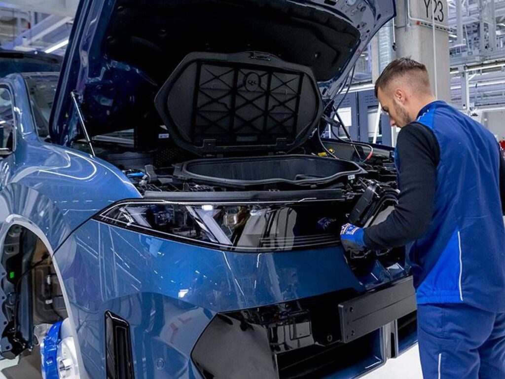 BMW Group apre a Debrecen il suo stabilimento più innovativo e sostenibile