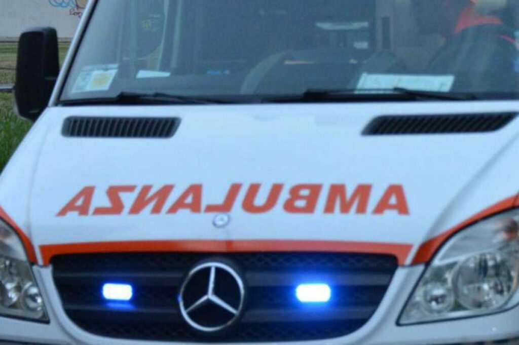 Bergamo, precipita per 5 metri da tetto capannone abbandonato: morto 19enne