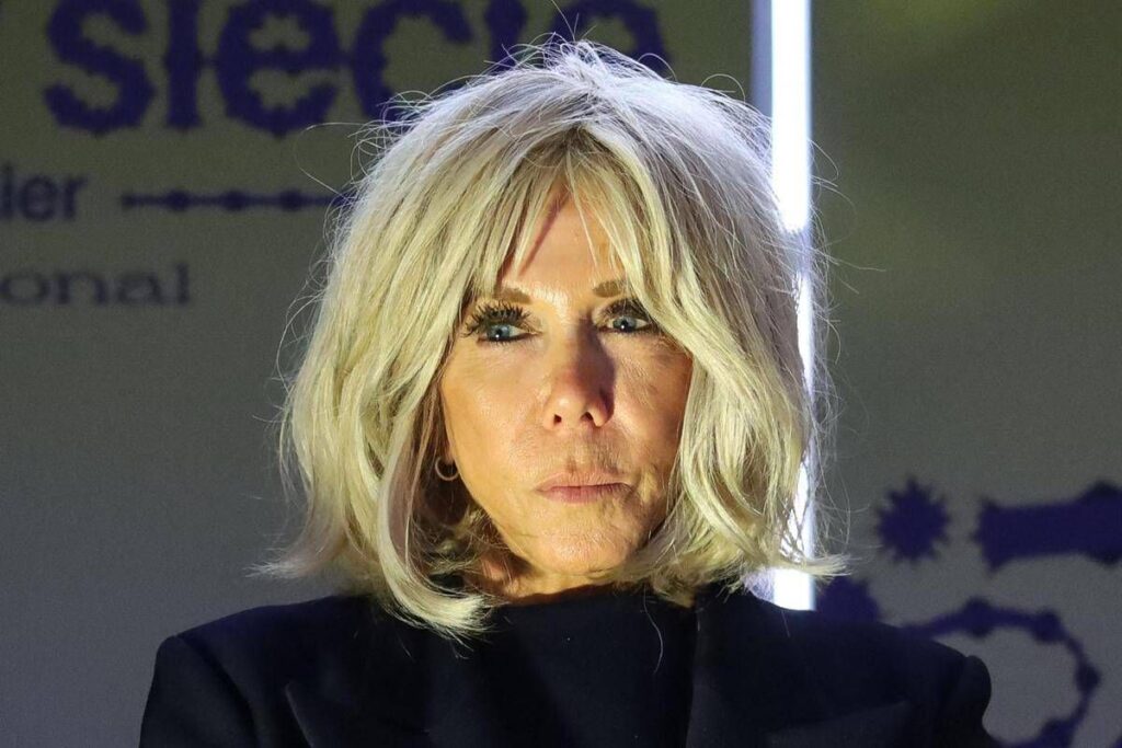 Brigitte Macron, la figlia testimone al processo: “Sua salute rovinata da bullismo online”