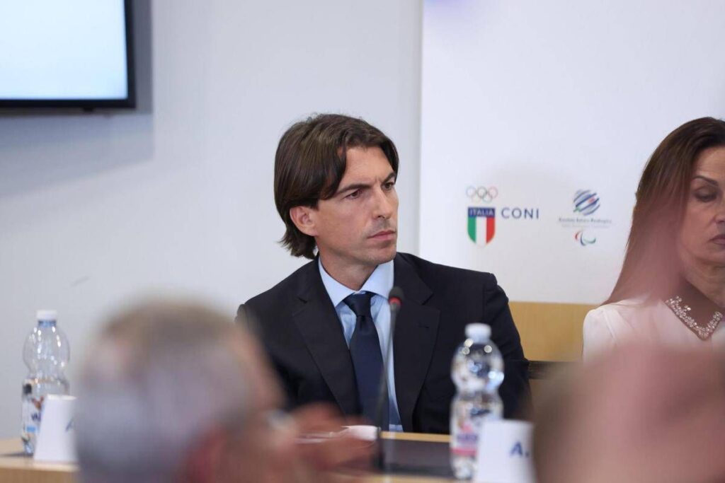 Bullismo, Onorato: “Su uso cellulare giovani serve intervenire rapidamente come istituzioni”