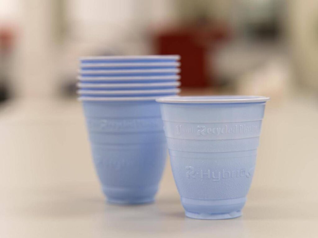 COMUNICATO STAMPA SPONSORIZZATO – FLO lancia R-Hybrid SKY: primo bicchiere vending con polistirene riciclato post-consumo food grade, già conforme alla PPWR