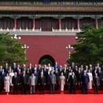 D’Alema e la foto con Putin e Kim a Pechino: “C’era l’80% dell’umanità, isolarli è da coglio…”