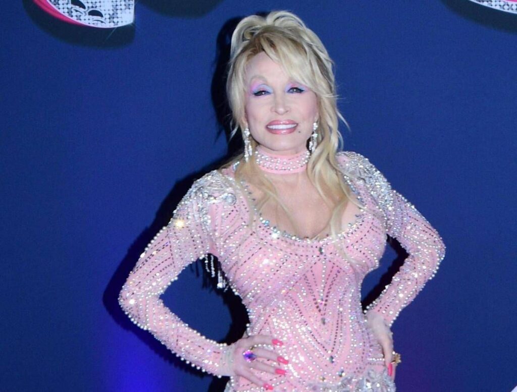 Dolly Parton non sta bene, l’appello della sorella: “Pregate per lei”