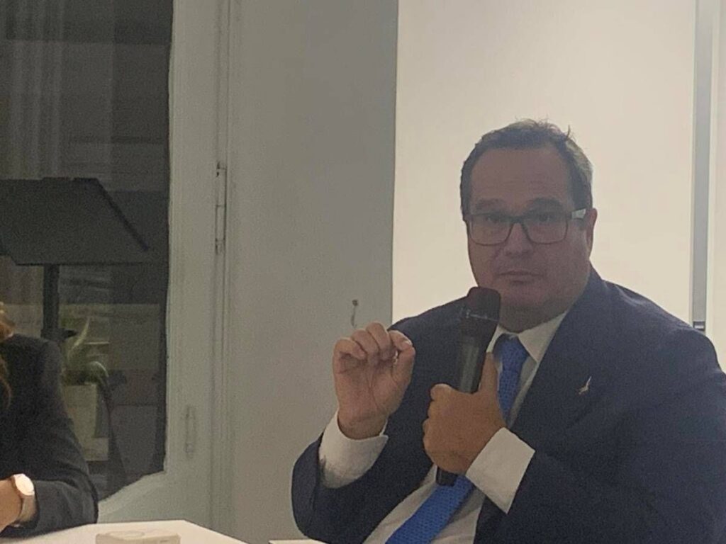 Durigon: “Salario minimo per legge a 9 euro è imposizione al basso, la svilisce contrattazione”