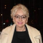 Enrica Bonaccorti torna sui social dopo l’annuncio della malattia: “Non mi nasconderò più”