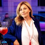 Eva Grimaldi a La volta buona: “Ho rischiato la vita per rifare il seno”