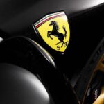 Ferrari elettrica, e non solo: 4 nuovi modelli l’anno e ricavi a 9 miliardi entro il 2030