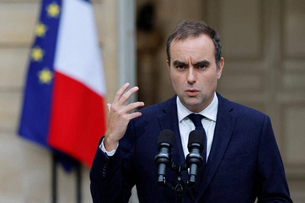 Francia, Lecornu: “La mia missione è terminata, nuovo premier in 48 ore”