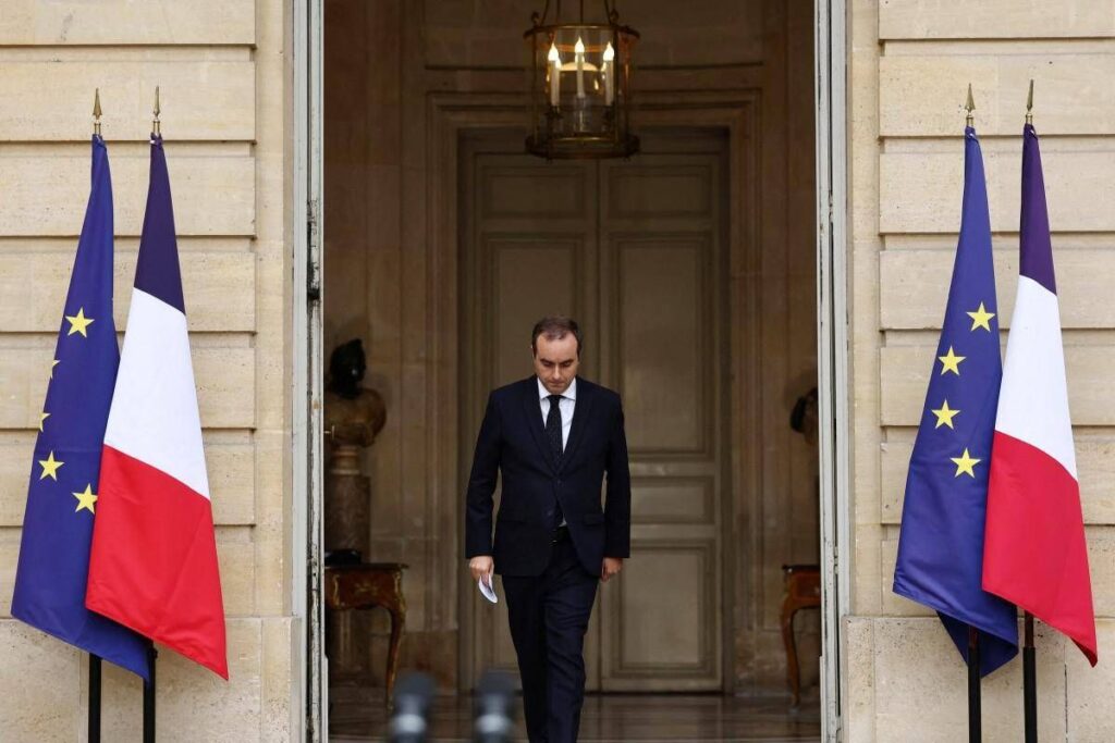 Francia, Lecornu si dimette: è il premier con il mandato più breve della Quinta Repubblica