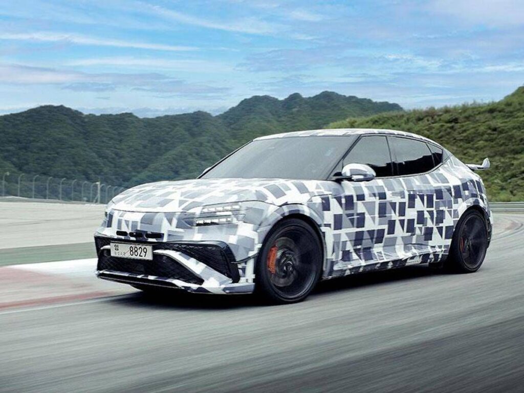 Genesis GV60 Magma completa i test globali: debutto vicino per il primo SUV elettrico ad alte prestazioni