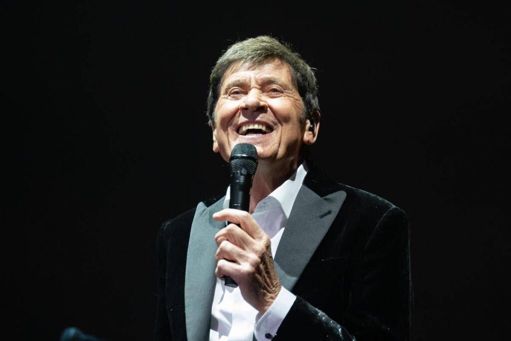 Gianni Morandi festeggia i 60 anni di ‘C’era un ragazzo’ e nel 2026 va in tour