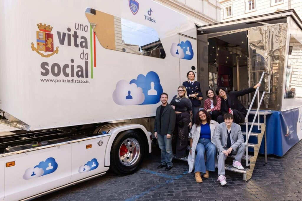 Giornata salute mentale, TikTok Italia insieme a Parole O_Stili e Polizia di Stato per #BodyNeutrality