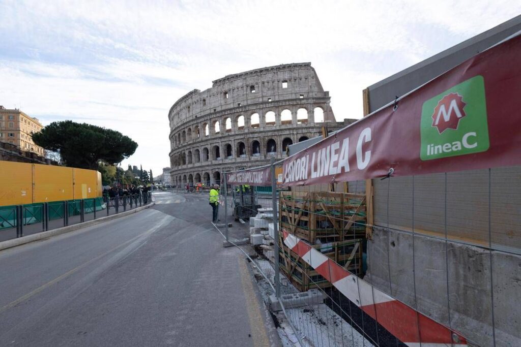 In Manovra tagli alle metro di Roma, Milano e Napoli: via 50 milioni alla linea C della Capitale