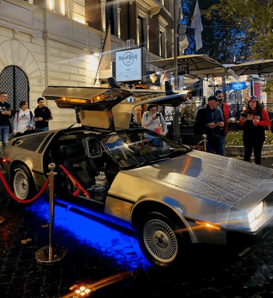 La DeLorean conquista Via Veneto: grande successo per i 40 anni di “Ritorno al Futuro” all’Hard Rock Cafe di Roma