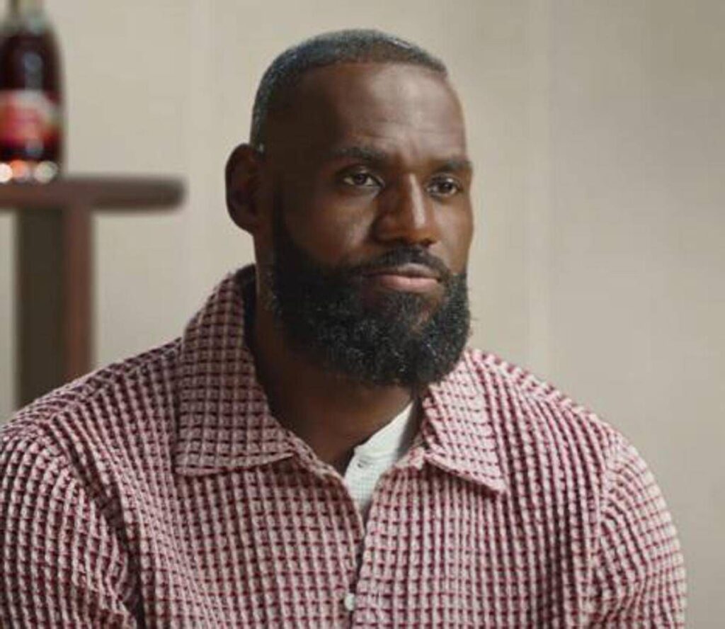 LeBron James, la ‘decisione’ è solo uno spot: niente ritiro