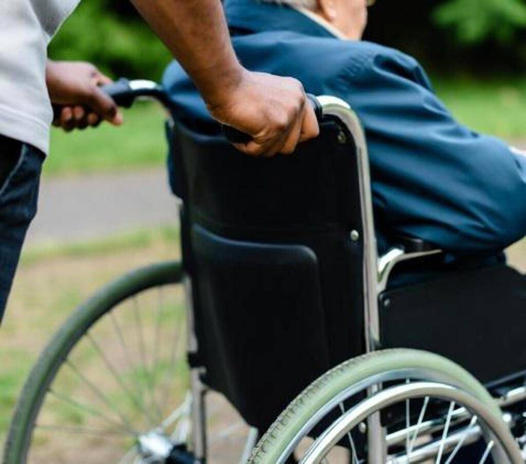 Legge 104, tra 3 mesi aumentano permessi: a chi spettano