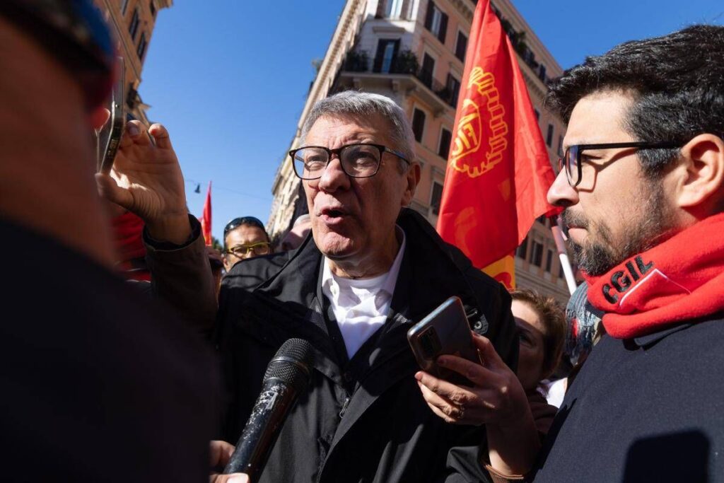 Manifestazione Cgil oggi a Roma, Landini: “Non escludo uno sciopero contro la Manovra”