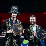 Medvedev, trionfo ad Almaty e primo successo dal 2023: lo ‘strano’ abito per la premiazione