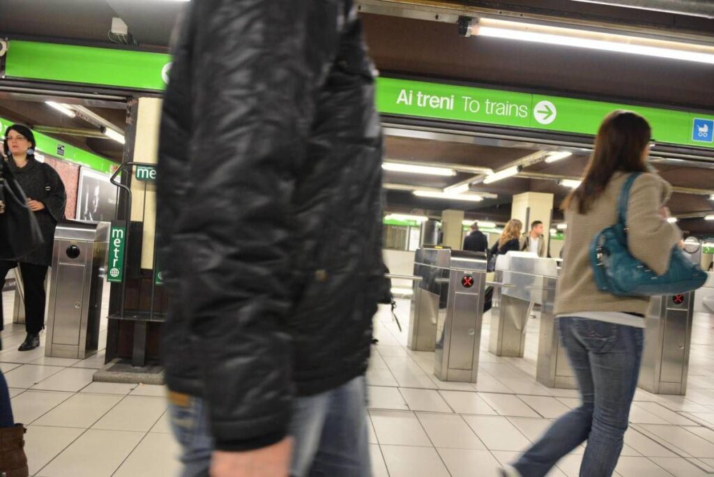 Milano, black out su linea metro 2: convogli bloccati in galleria
