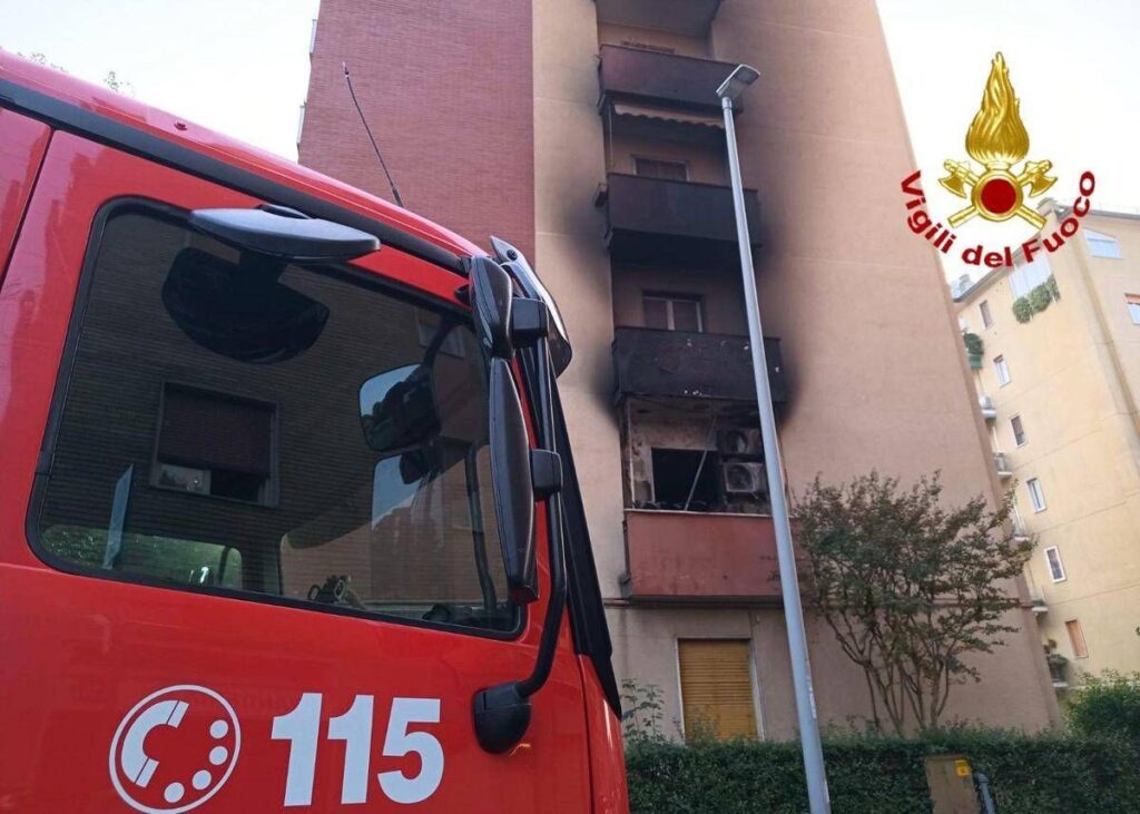 Milano, incendio in un appartamento a Cornaredo: tre morti