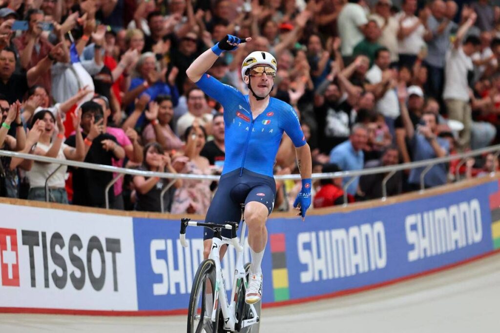Mondiali su pista, Viviani chiude la carriera alla grande: vince l’oro nell’eliminazione