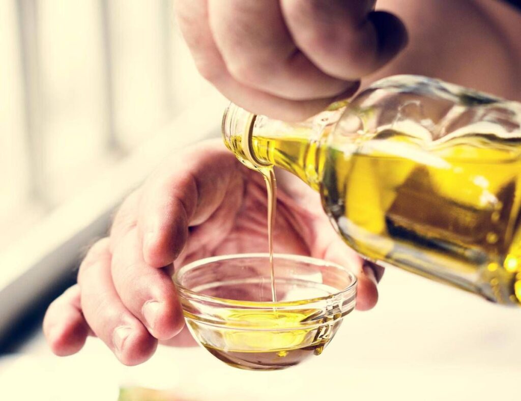 Olio extravergine d’oliva, difende cuore e cervello: tutte le proprietà