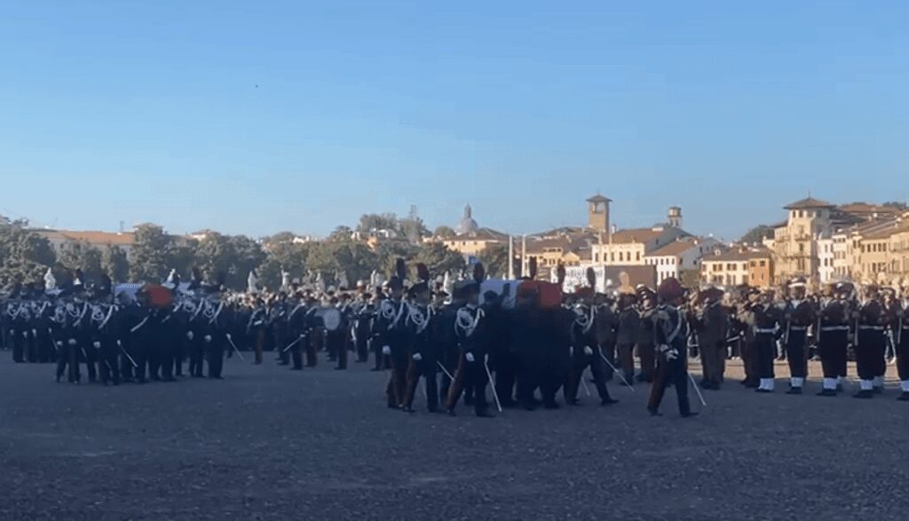 Padova, Meloni e Mattarella ai funerali di Stato dei tre carabinieri morti a Castel D’Azzano