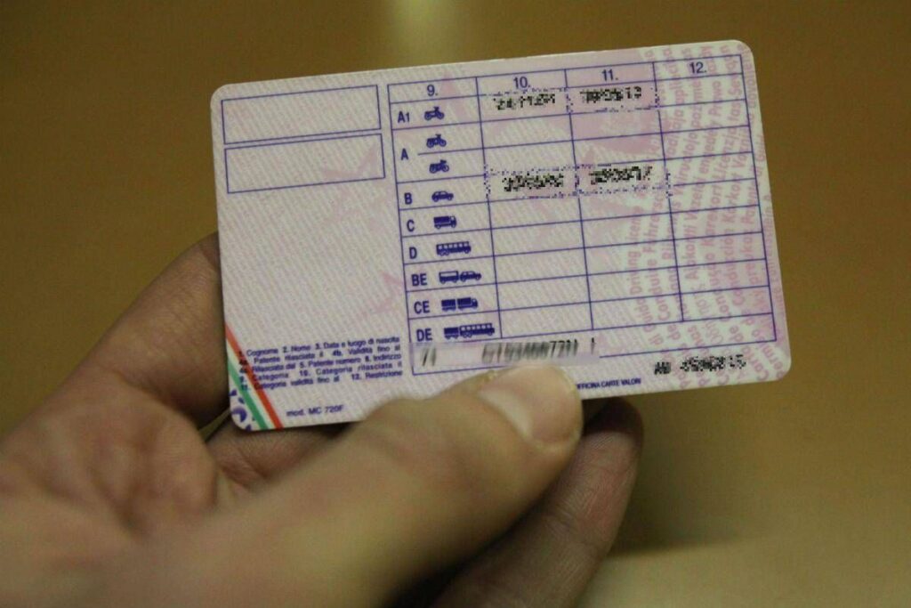 Patenti più care dal 1 novembre, Autoscuole: “L’aumento non è una nostra decisione”