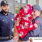 Poliziotti scortano papà che porta figlia in ospedale. Meloni: “Eroi!”