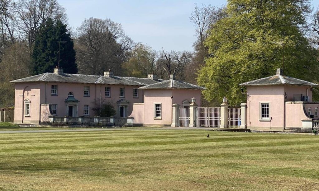 Principe Andrea, quanto paga per vivere nella Royal Lodge? Svelato il contratto