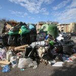 Raccolta differenziata, dalle scarpe allo spazzolino elettrico: errori più comuni