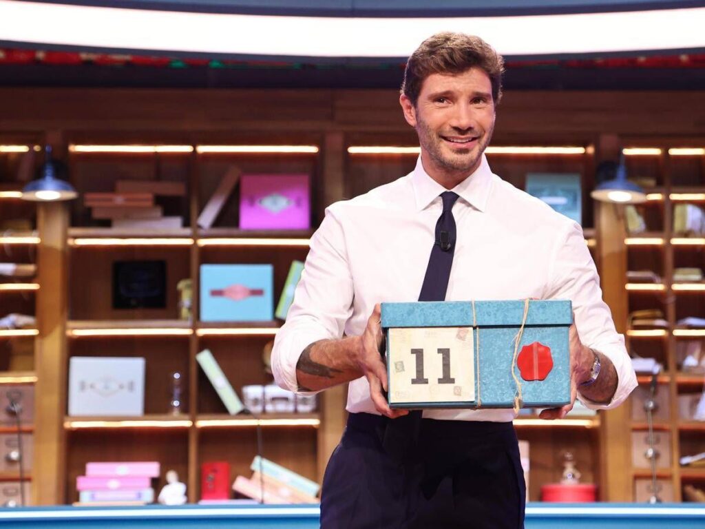 Rai riduce la durata di ‘Affari tuoi’: “Decisione presa per rispetto del pubblico”