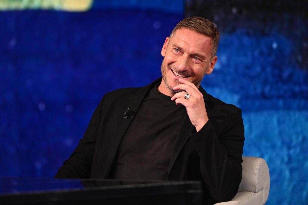 Roma, Totti ‘sfotte’ dopo i rigori sbagliati: “È uno scherzo? Non è mai successo”