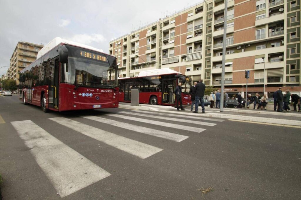 Sciopero dei trasporti oggi 10 ottobre 2025, a Roma metro e bus a rischio: orari e linee interessate