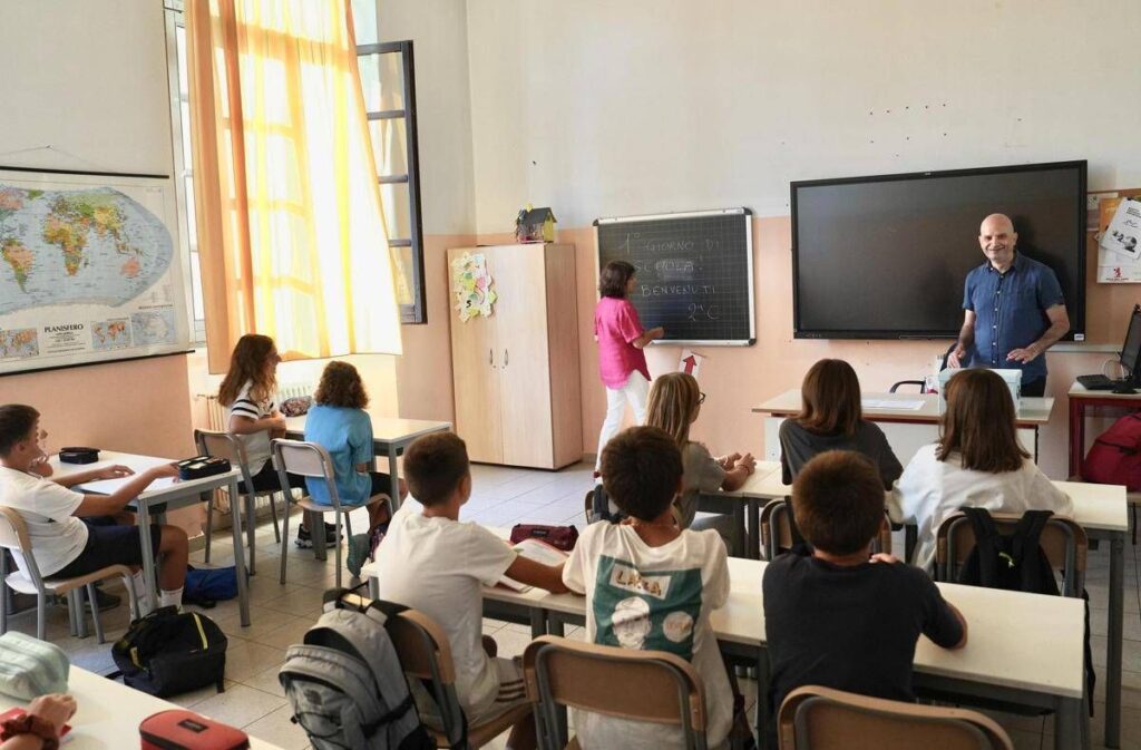 Sesso, i giovani preferiscono parlarne a scuola