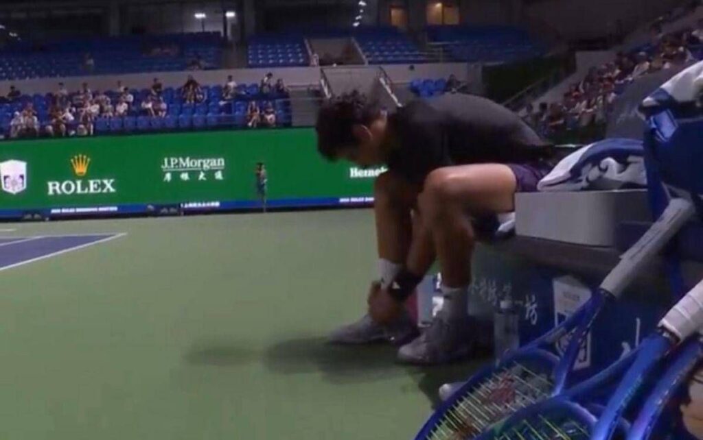 Shanghai, Munar resta senza calzini per il caldo e chiede aiuto al coach – Il video
